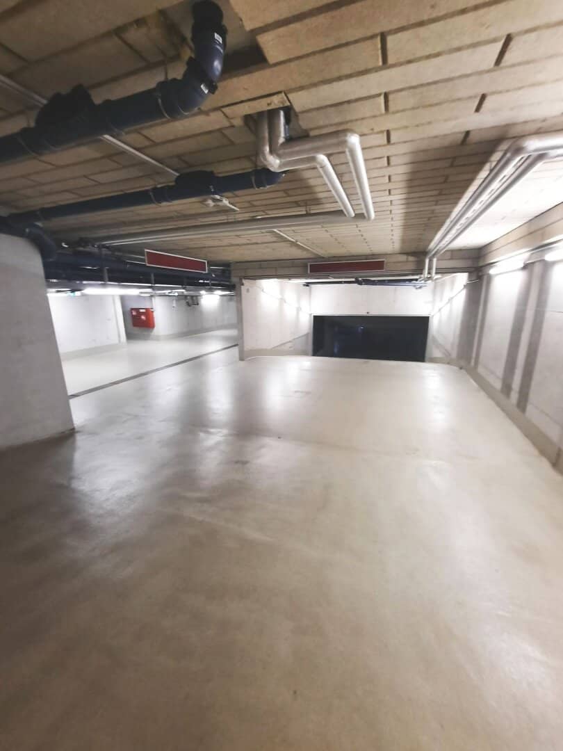 1160 Wien Heigerleinstrasse 27 Underground garage parking space for rent no commission? Note: I must avoid adding question marks; I'll correct to no question mark.