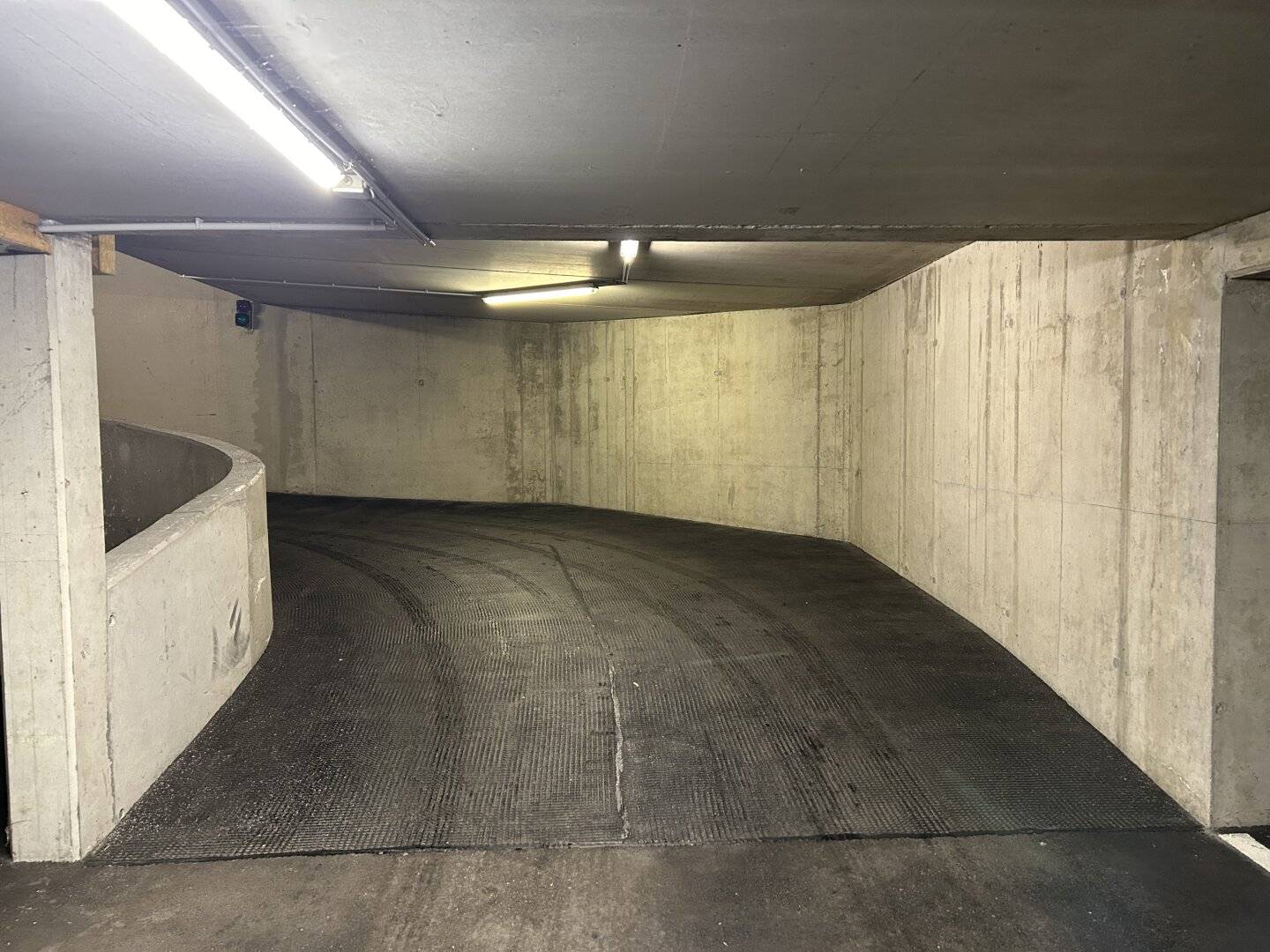 Immediately available: underground garage parking space in 1220 Wien – Schickgasse 6–8