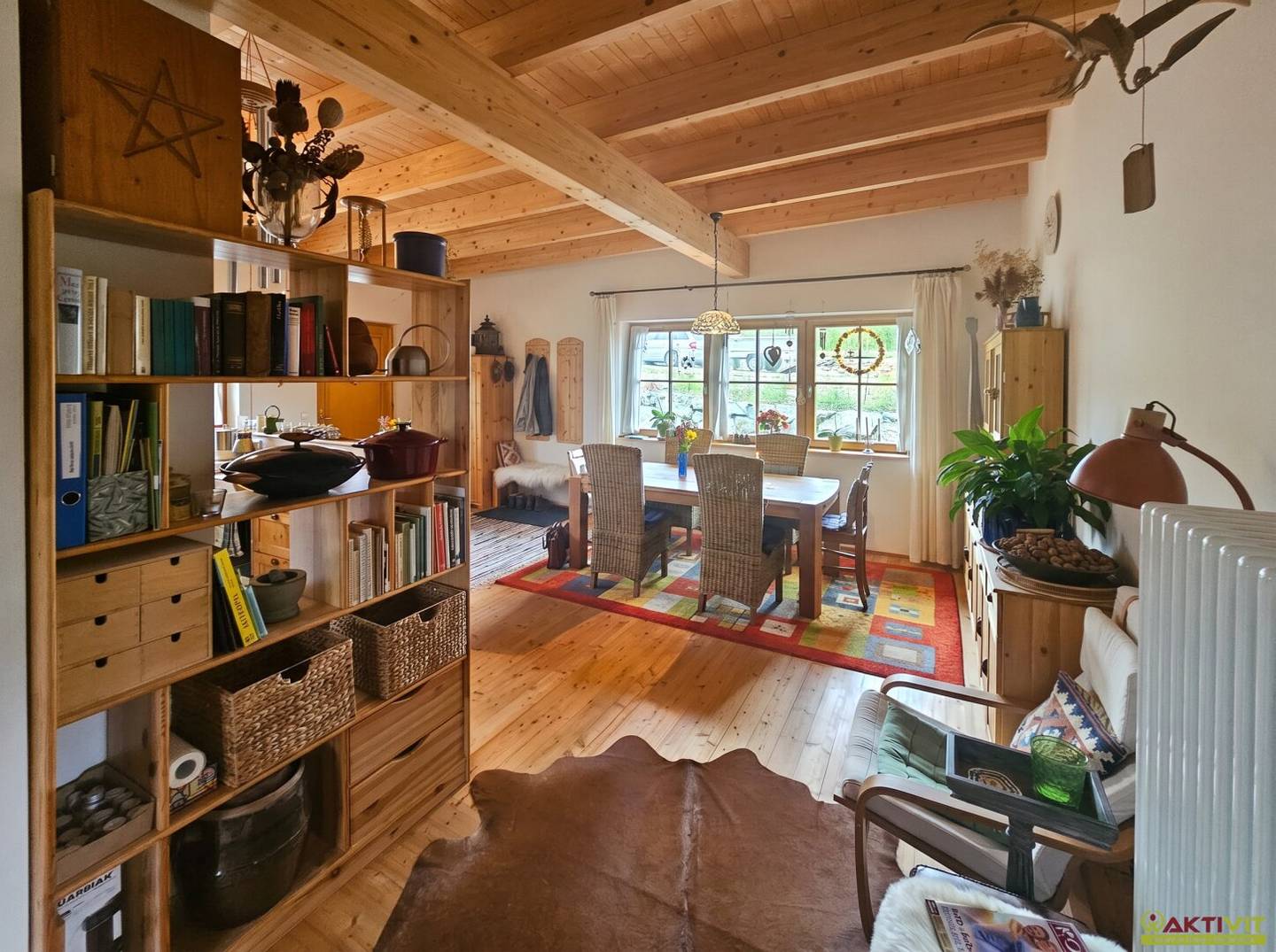 Moderner Holz-Bungalow in absoluter Ruhelage mit großem botanischem Garten
