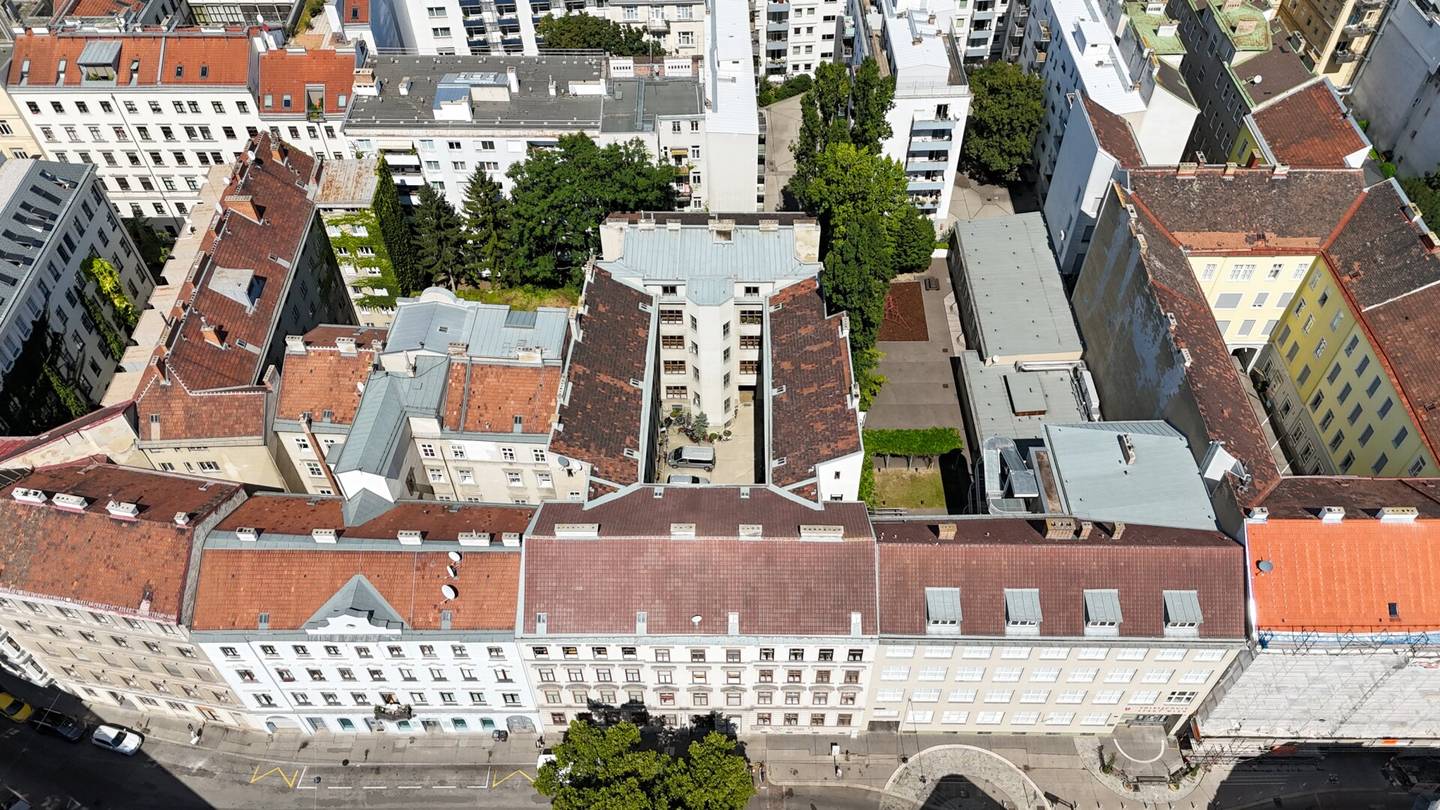 +ENORMOUS POTENTIAL+ Dreamlike attic project in walking distance to the 1st district! Building permit obtained!