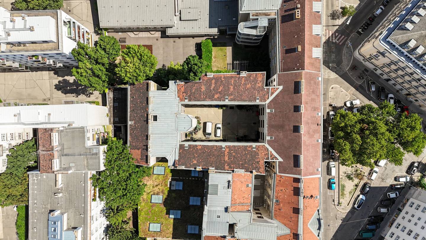 +ENORMOUS POTENTIAL+ Dreamlike attic project in walking distance to the 1st district! Building permit obtained!