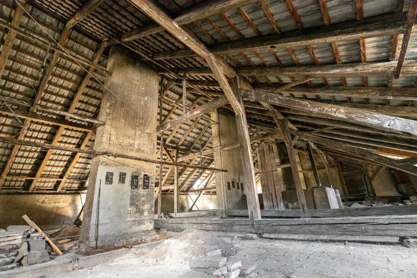 +ENORMOUS POTENTIAL+ Dreamlike attic project in walking distance to the 1st district! Building permit obtained!