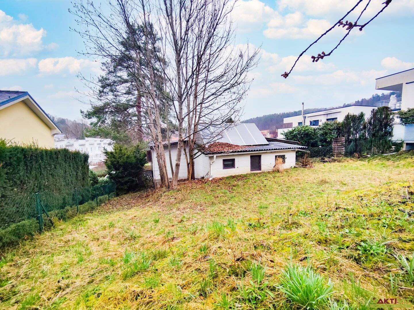 Building land with a view of greenery in Mariatrost. In-demand residential location with potential (As-Sanierung)
