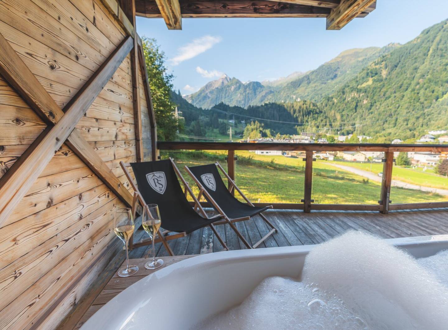 AvenidA Panorama Suites Relaxation with Glacier View