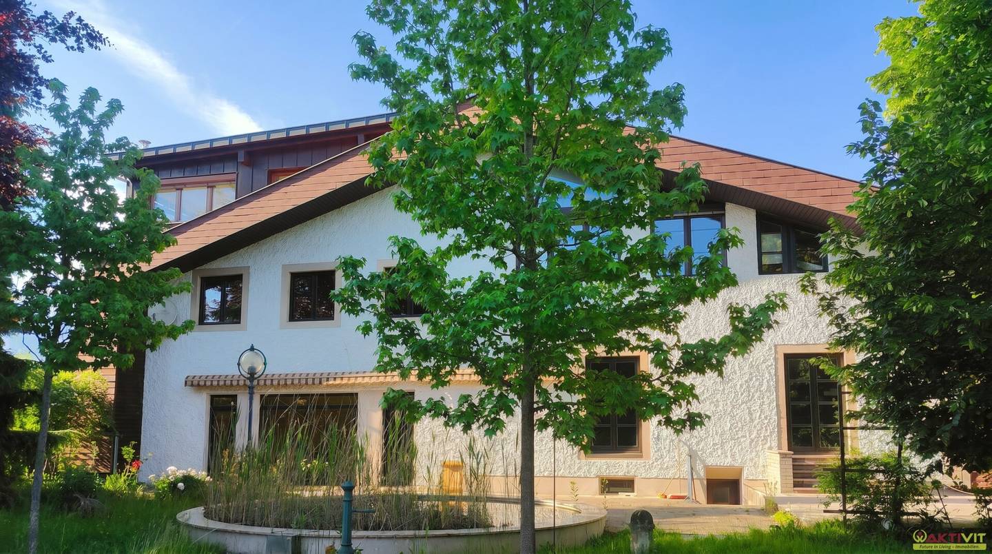 Living and working combined, spacious residential house with office complex in Villach-Lind