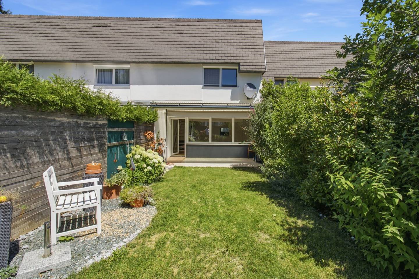 Charming 3 room terraced house in a quiet location on private land!