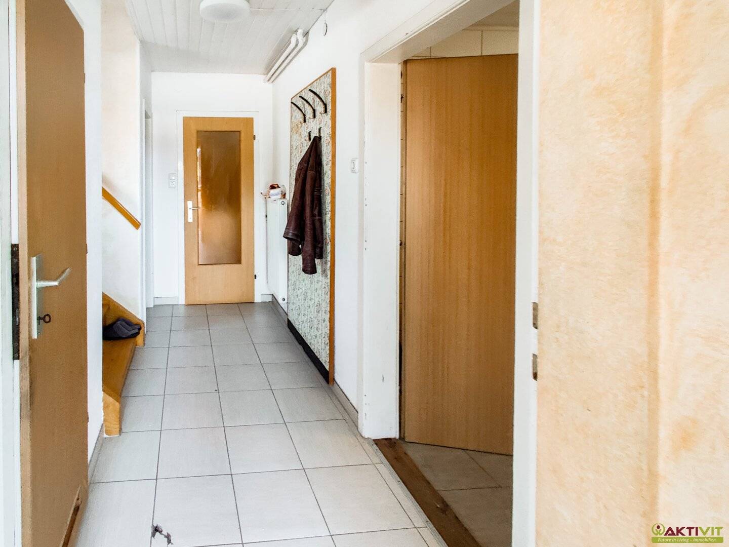 Einfamilienhaus mit Garten, Balkon und Garagen in Mattighofen.