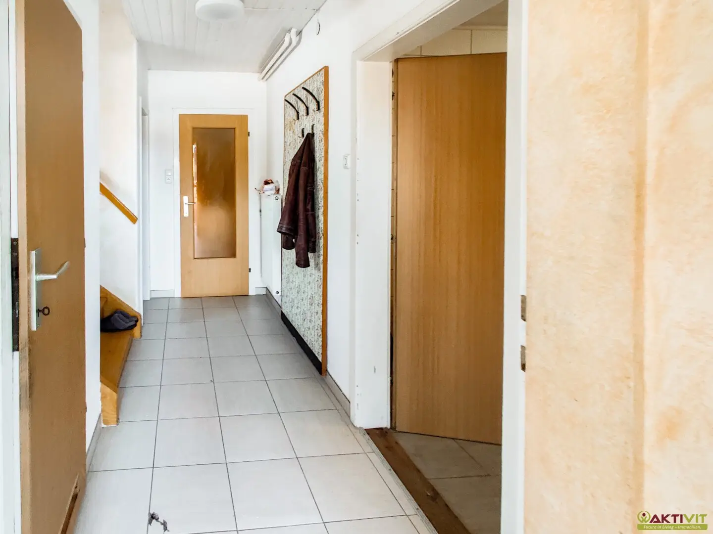 Einfamilienhaus mit Garten, Balkon und Garagen in Mattighofen.