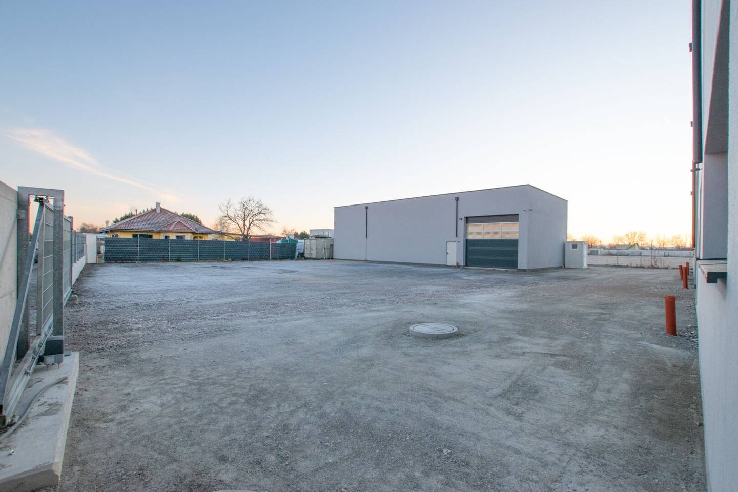 Vielseitig Nutzbare Lagerhalle in Ebreichsdorf (Unterwaltersdorf - 2442)