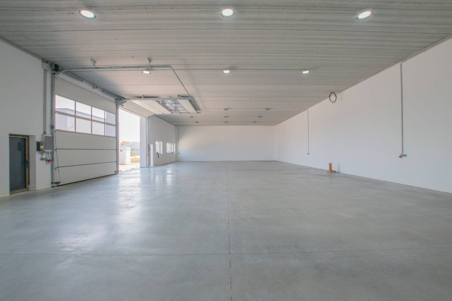 Geräumige und flexible Lagerhalle mit hoher Nutzfläche in Ebreichsdorf (Unterwaltersdorf - 2442)