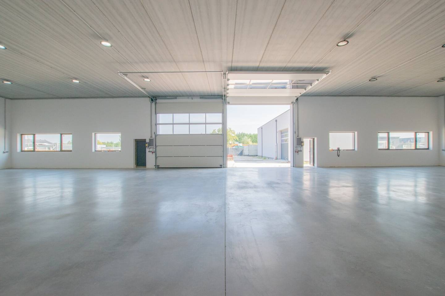 Geräumige und flexible Lagerhalle mit hoher Nutzfläche in Ebreichsdorf (Unterwaltersdorf - 2442)