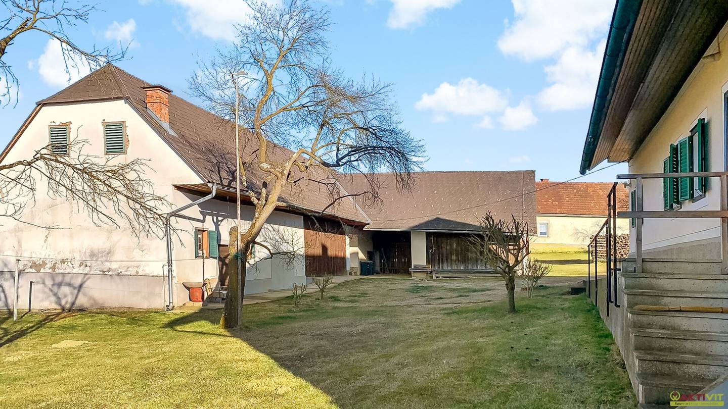 Wohnhaus & Nebengebäude auf rund 6.000 m² Bauland. - Wald und Freiland inkl. - Großes Potential.