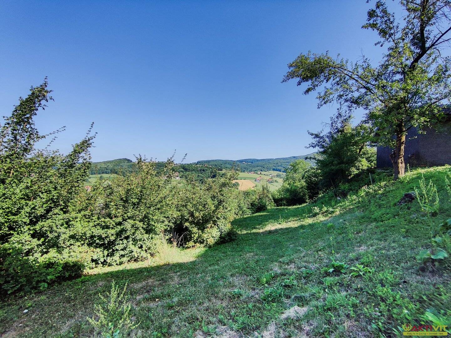 Attraktiver Baugrund mit 1.860 m² Bauland und Projekt für Mehrfamilienhaus.
