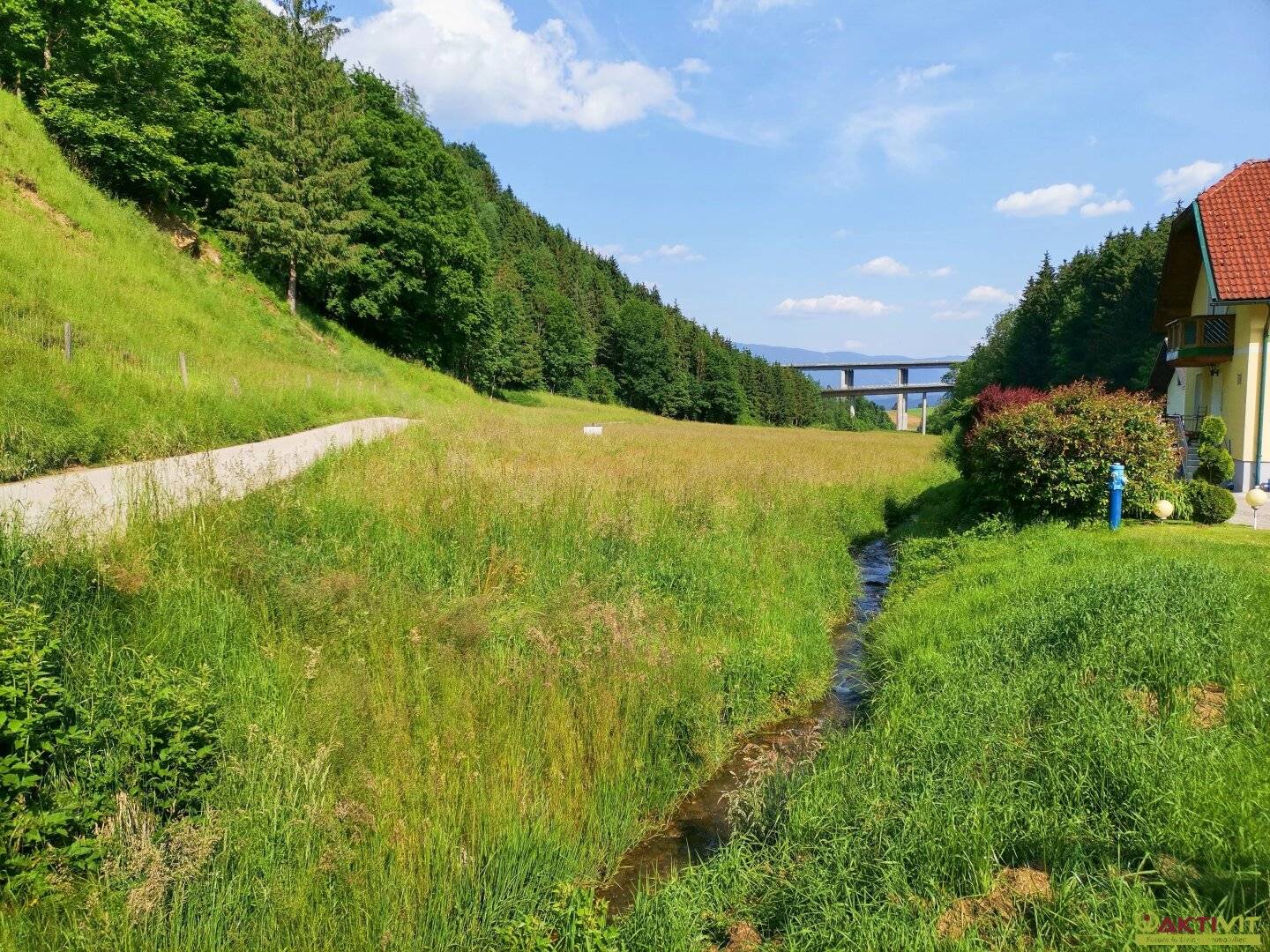 Wohnbau-Grund mit Garten-Anteil. - Ruhelage sehr nah bei der Koralmbahn. - Leben im Grünen.