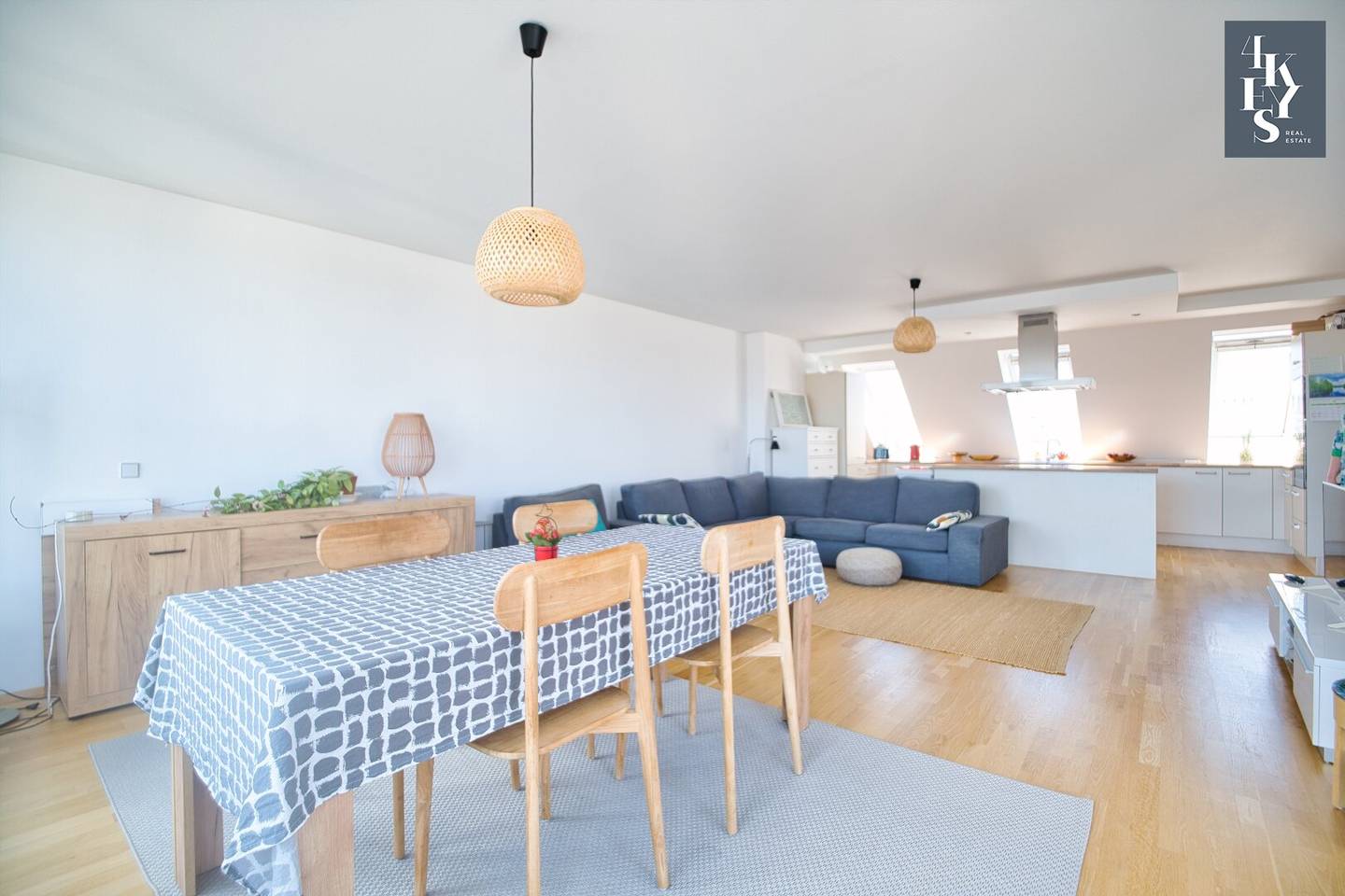 Urban Oasis with a Panoramic View: Exclusive five room Maisonette with 90 m² roof terrace in Margareten
