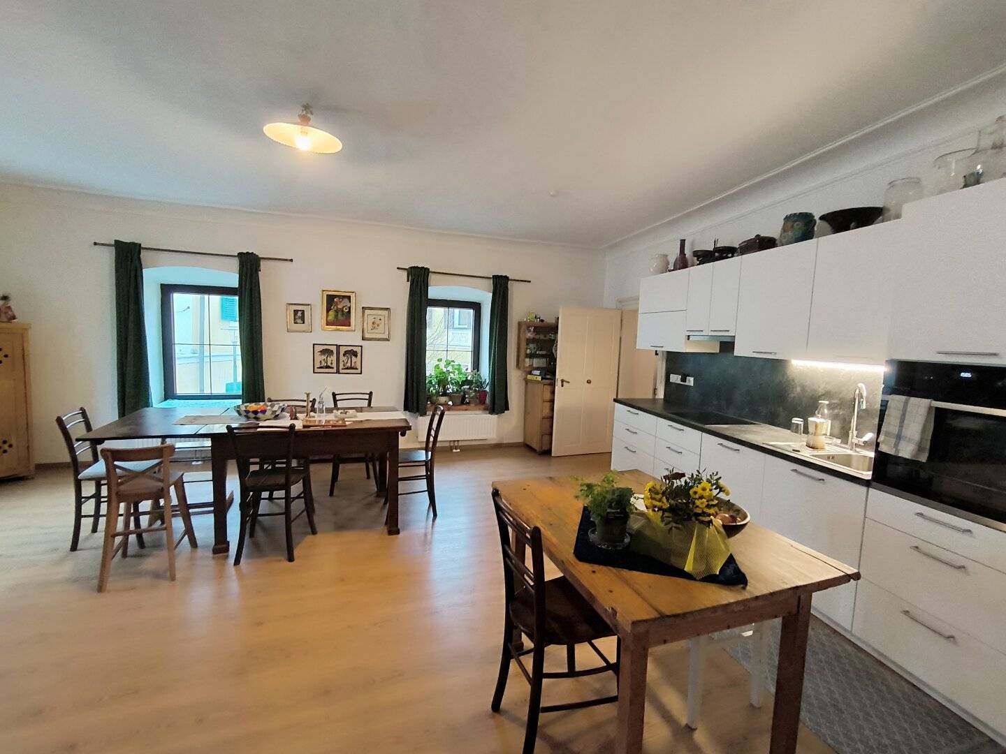 Stadthaus mit 2 Wohnungen und gut verpachtetem Restaurant "Bär und Schaf Wirtschaft" in Völkermarkt zu verkaufen!