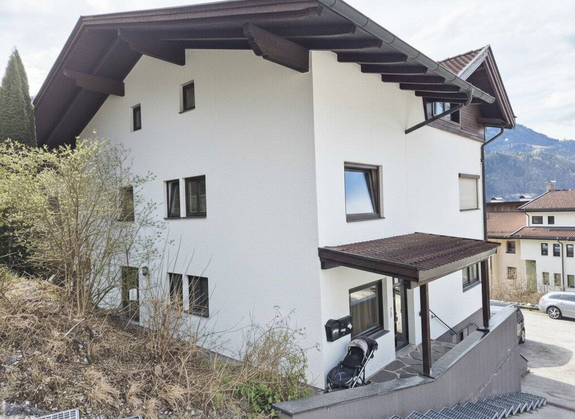 Top-Anlageobjekt ! Schönes großes Haus  mit 3 parifizierten Wohnungen.