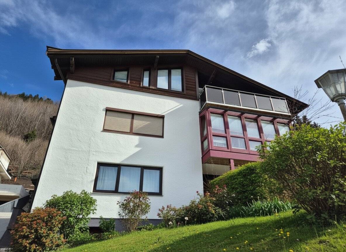 Top-Anlageobjekt ! Schönes großes Haus  mit 3 parifizierten Wohnungen.