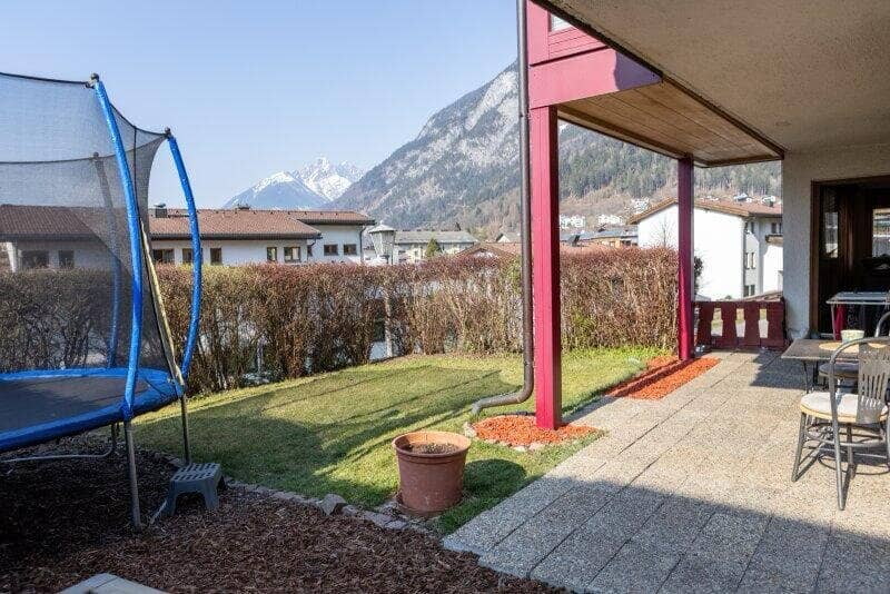 Top-Anlageobjekt ! Schönes großes Haus  mit 3 parifizierten Wohnungen.