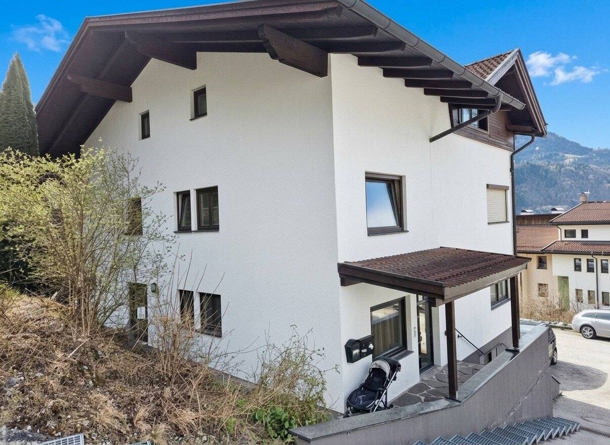 Top investment property Beautiful multi-family house with 3 subdivided apartments