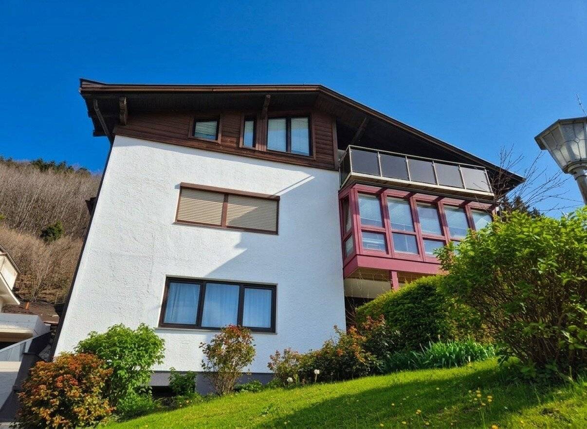 Top investment property Beautiful multi-family house with 3 subdivided apartments