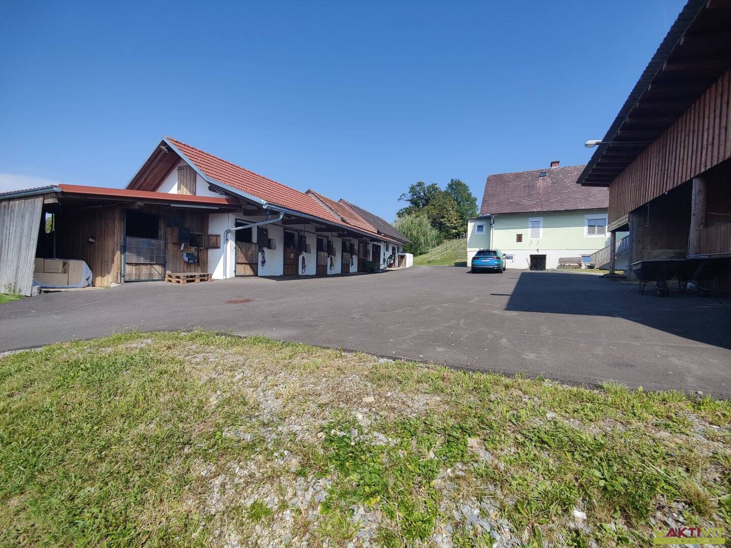 Equestrian facility for hobby and professional use with sport facilities designation