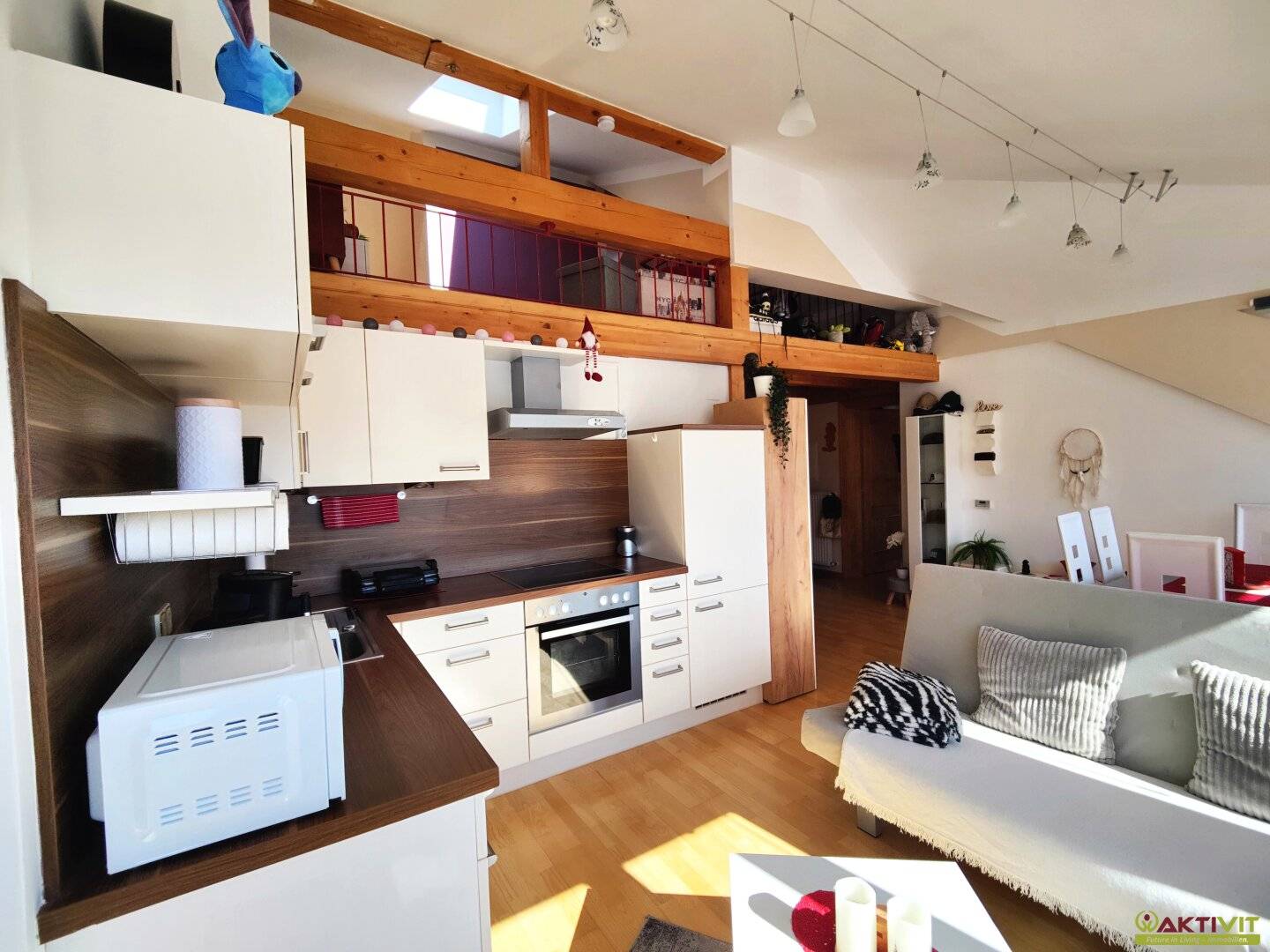 Galerie-Wohnung mit Seeblick und Traumaussicht- als Ferienwohnung geeignet.