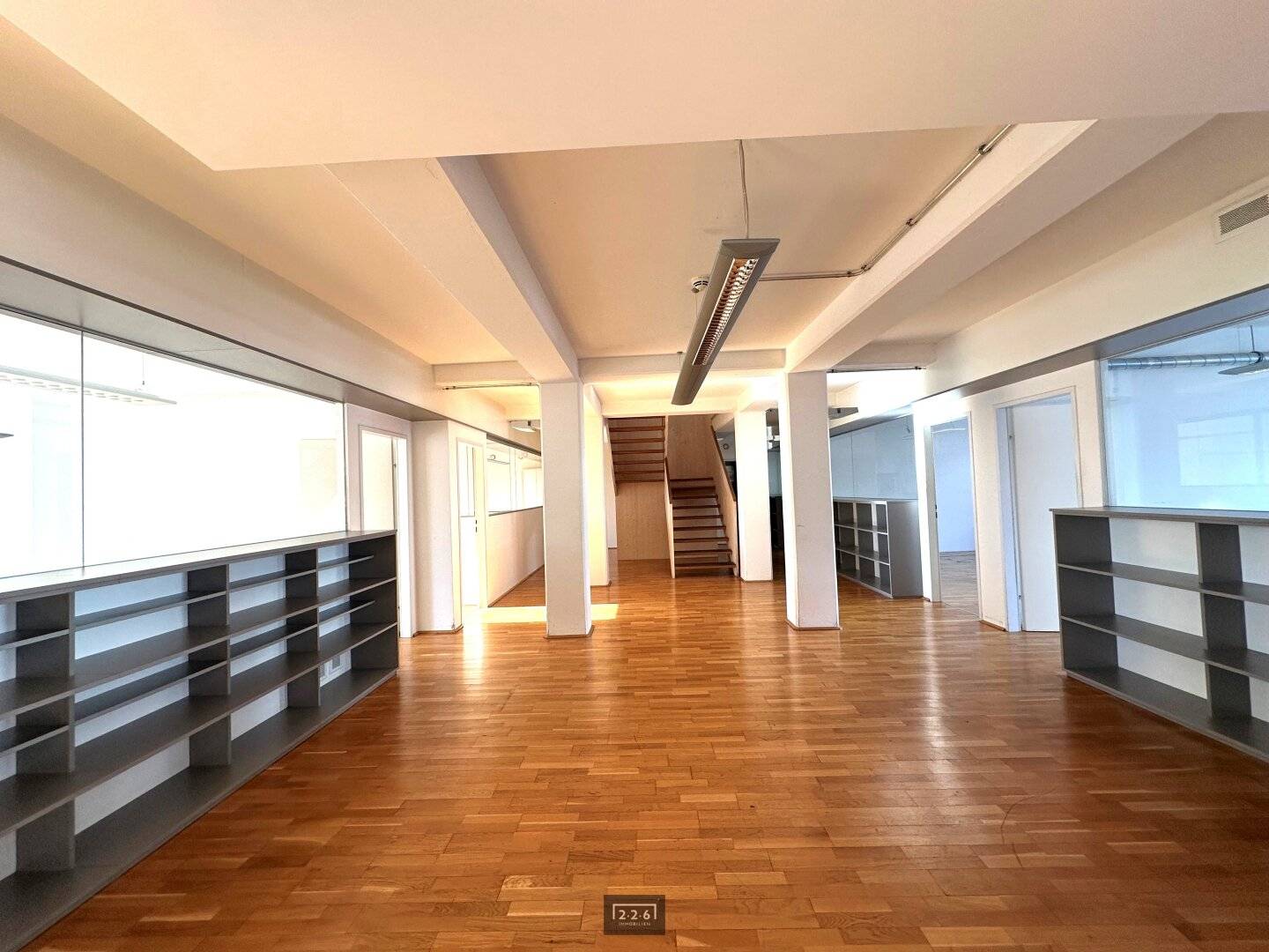 226 Immobilien: INNSBRUCK CENTRE: Large office space (14 ROOMS / approx. 642 m² usable area) over 2 levels (DIVISION POSSIBLE 1. approx. 249 m² and 2. approx. 393 m²) / available immediately