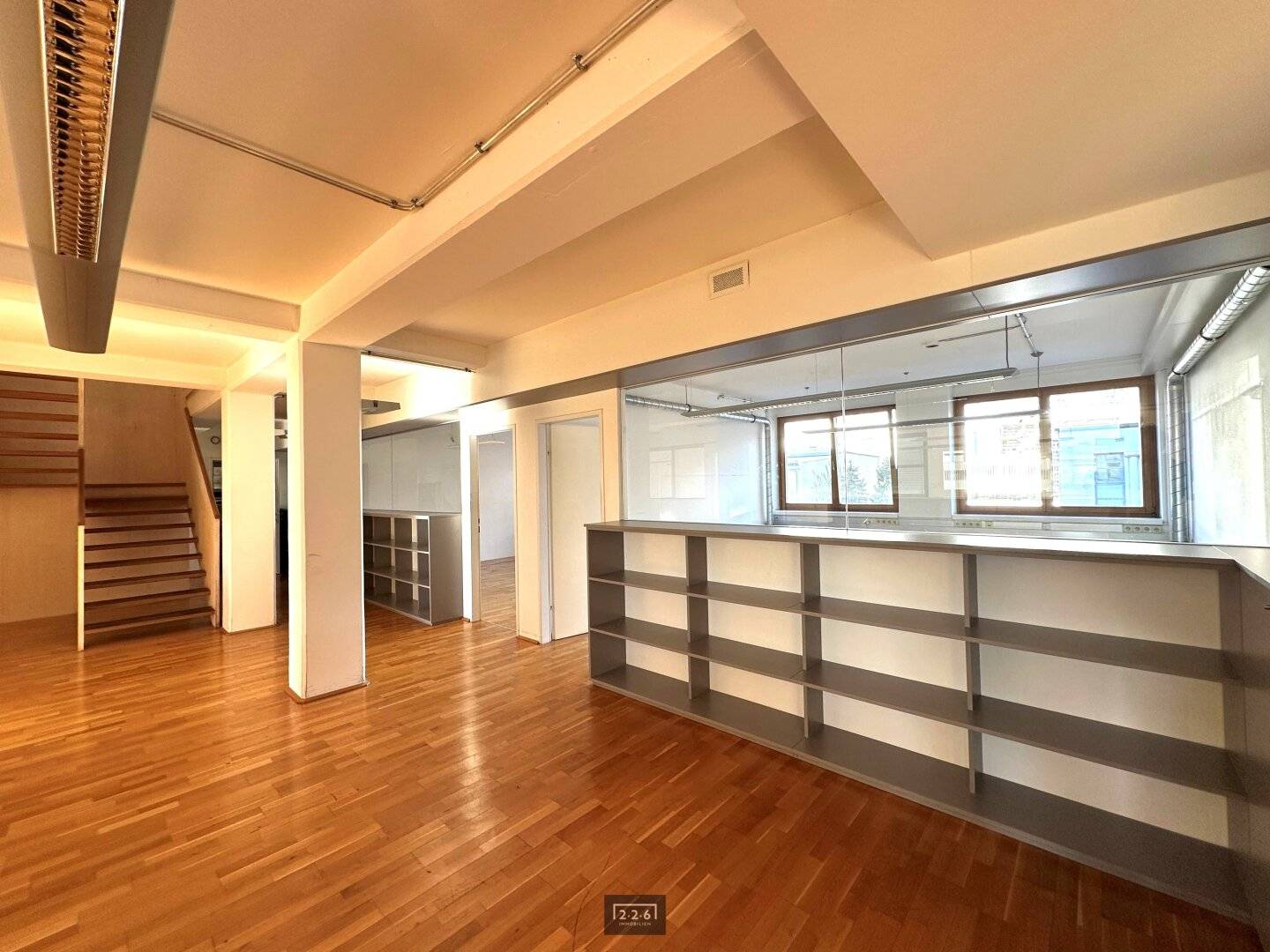 226 Immobilien: INNSBRUCK CENTRE: Large office space (14 ROOMS / approx. 642 m² usable area) over 2 levels (DIVISION POSSIBLE 1. approx. 249 m² and 2. approx. 393 m²) / available immediately