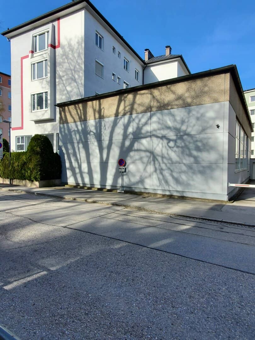 Provision free for the tenant! Spacious 4 room apartment