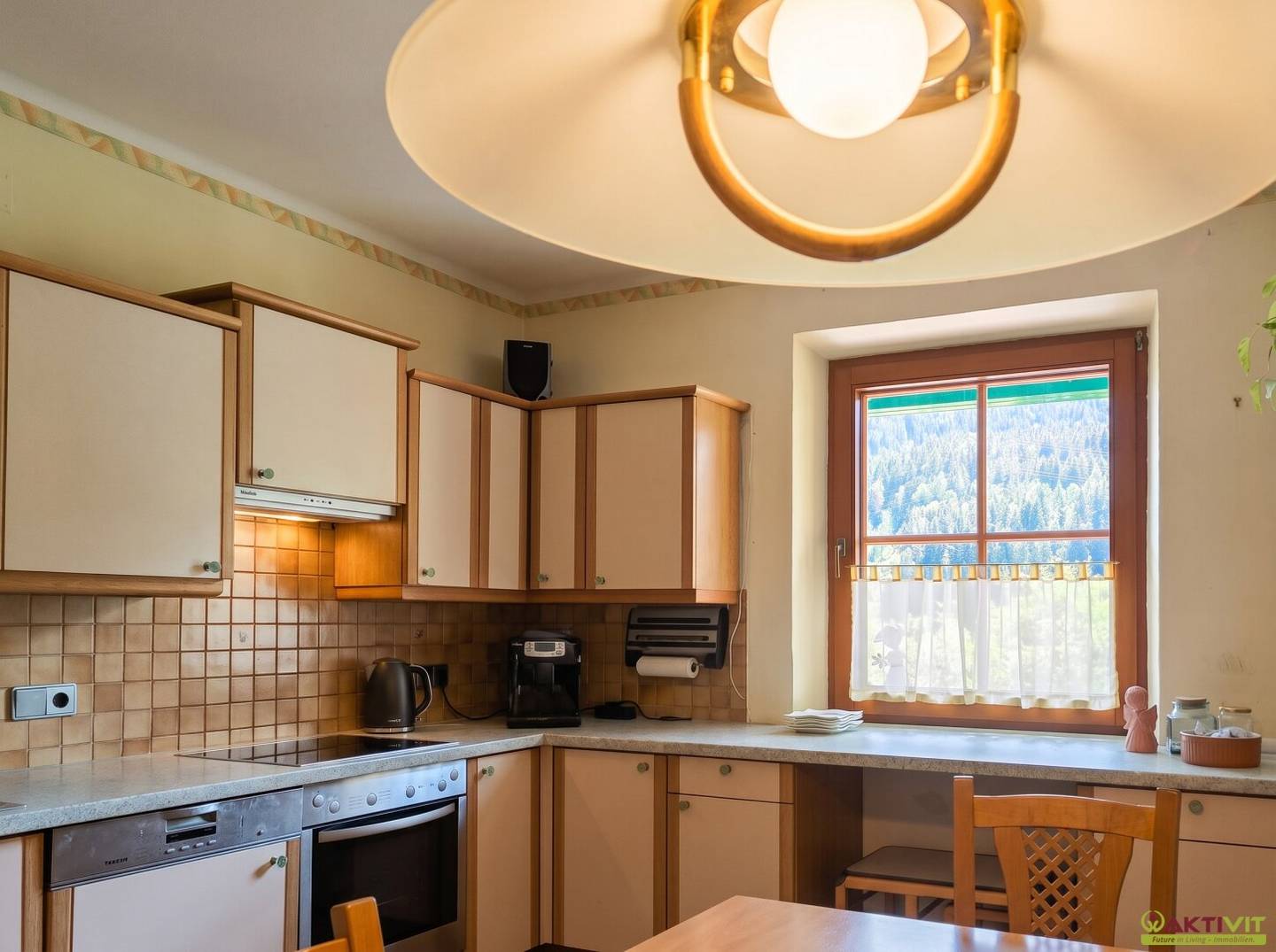 Großzügige 6-Zimmer-Wohnung mit Garten und Balkon in naturnaher Lage