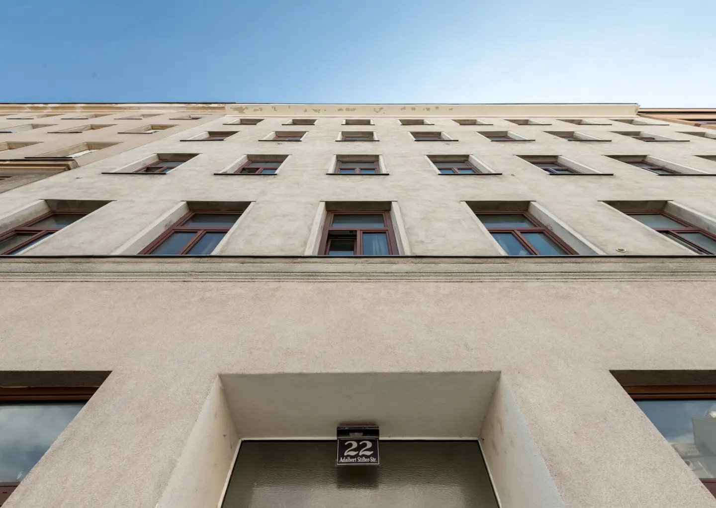 TOP ANLAGE | Vermietete 3-Zimmer-Altbauwohnung mit neuer Loggia