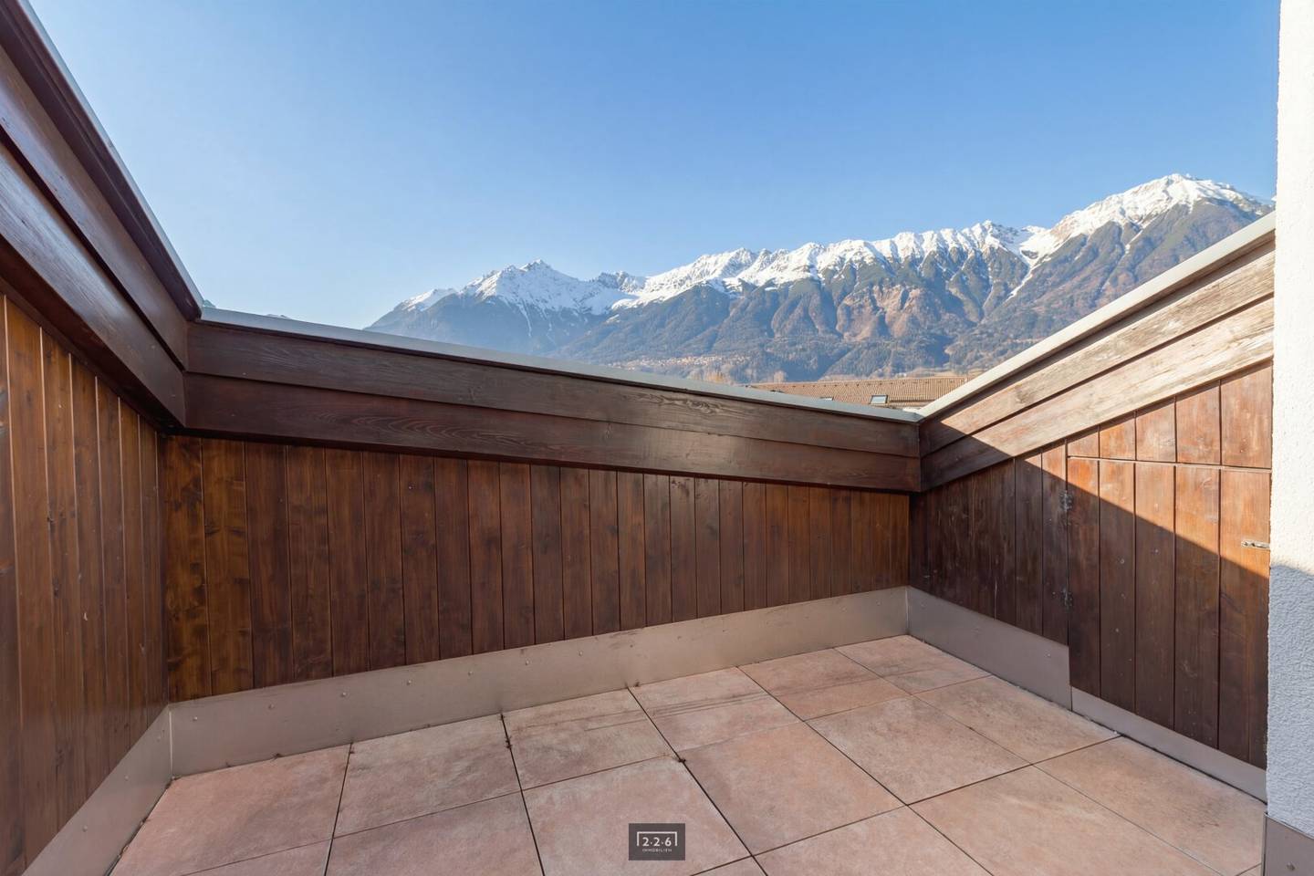 226 Real Estate: INNSBRUCK-AMRAS | Charming Garconniere - Nordkettenblick / including underground parking space