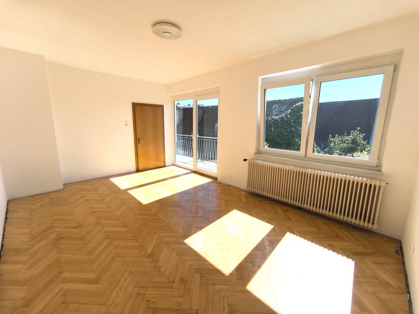 Elegante Altbau-Wohnung mit ca. 254 m² Wohnfläche mit Balkon im Zentrum von Völkermarkt