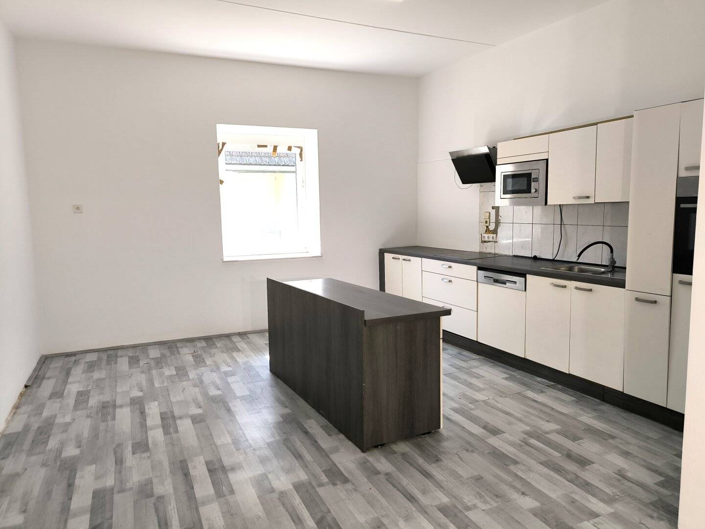 Elegante Altbau-Wohnung mit ca. 254 m² Wohnfläche mit Balkon im Zentrum von Völkermarkt