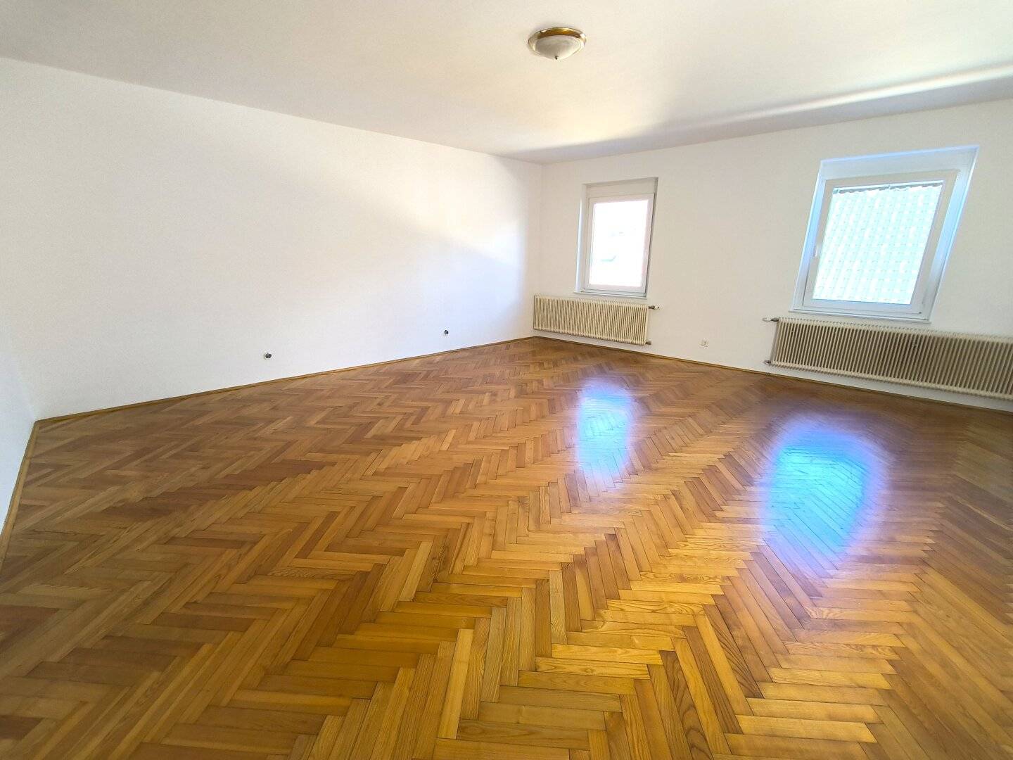 Elegante Altbau-Wohnung mit ca. 254 m² Wohnfläche mit Balkon im Zentrum von Völkermarkt