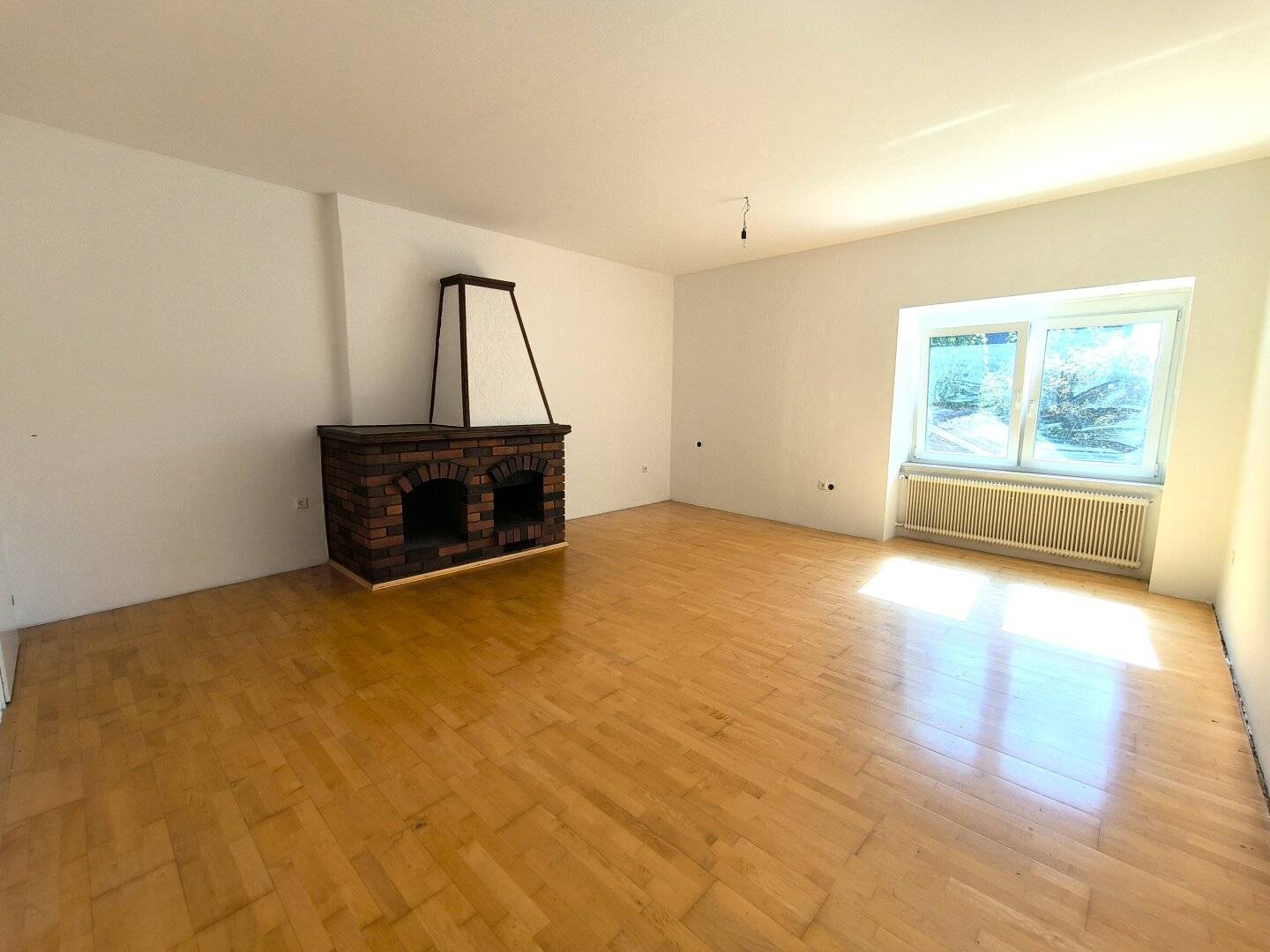 Elegante Altbau-Wohnung mit ca. 254 m² Wohnfläche mit Balkon im Zentrum von Völkermarkt