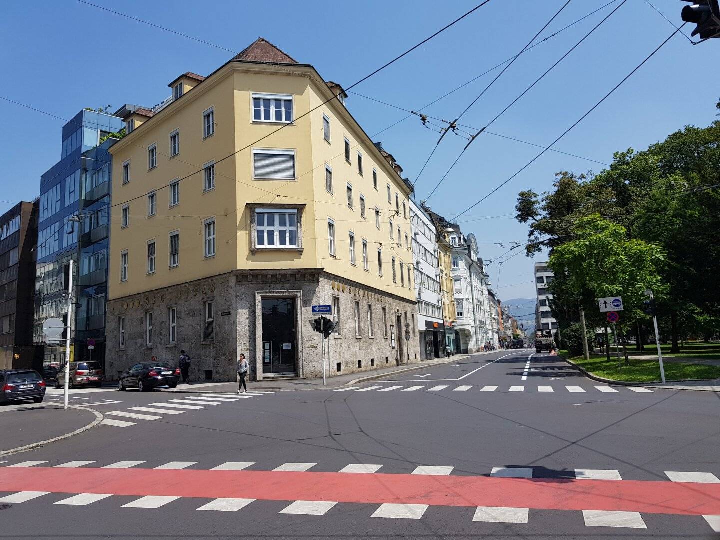 Commission-free, we develop with you in the heart of Linz your new office and practice location