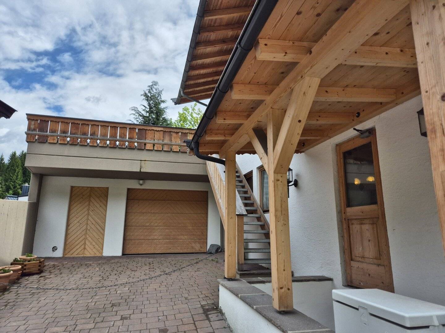 Top-Investment mit verschiedenen Nutzungsmöglichkeiten .Gepflegtes  traditionelles Appartementhaus mit großer Betreiberwohnung !