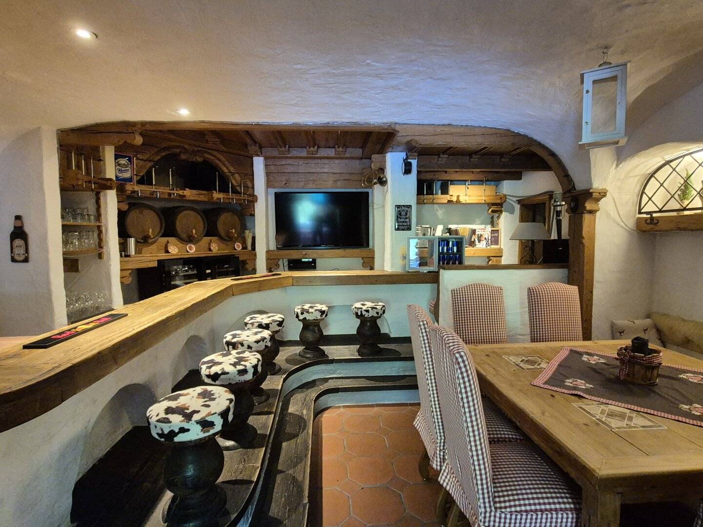 Top-Investment mit verschiedenen Nutzungsmöglichkeiten .Gepflegtes  traditionelles Appartementhaus mit großer Betreiberwohnung !