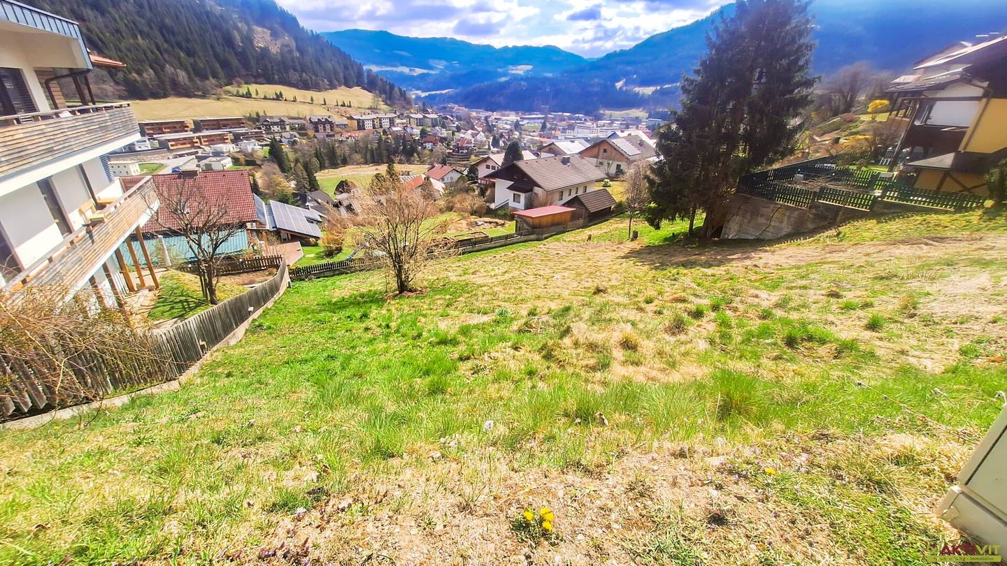 Sonniges Baugrundstück in Hanglage mit Panoramablick über Murau. - Großes Baupotential.