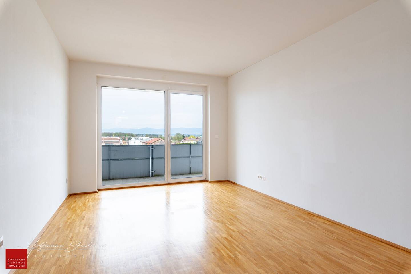 MODERNE 2-ZIMMER-WOHNUNG MIT BALKON UND FERNSICHT