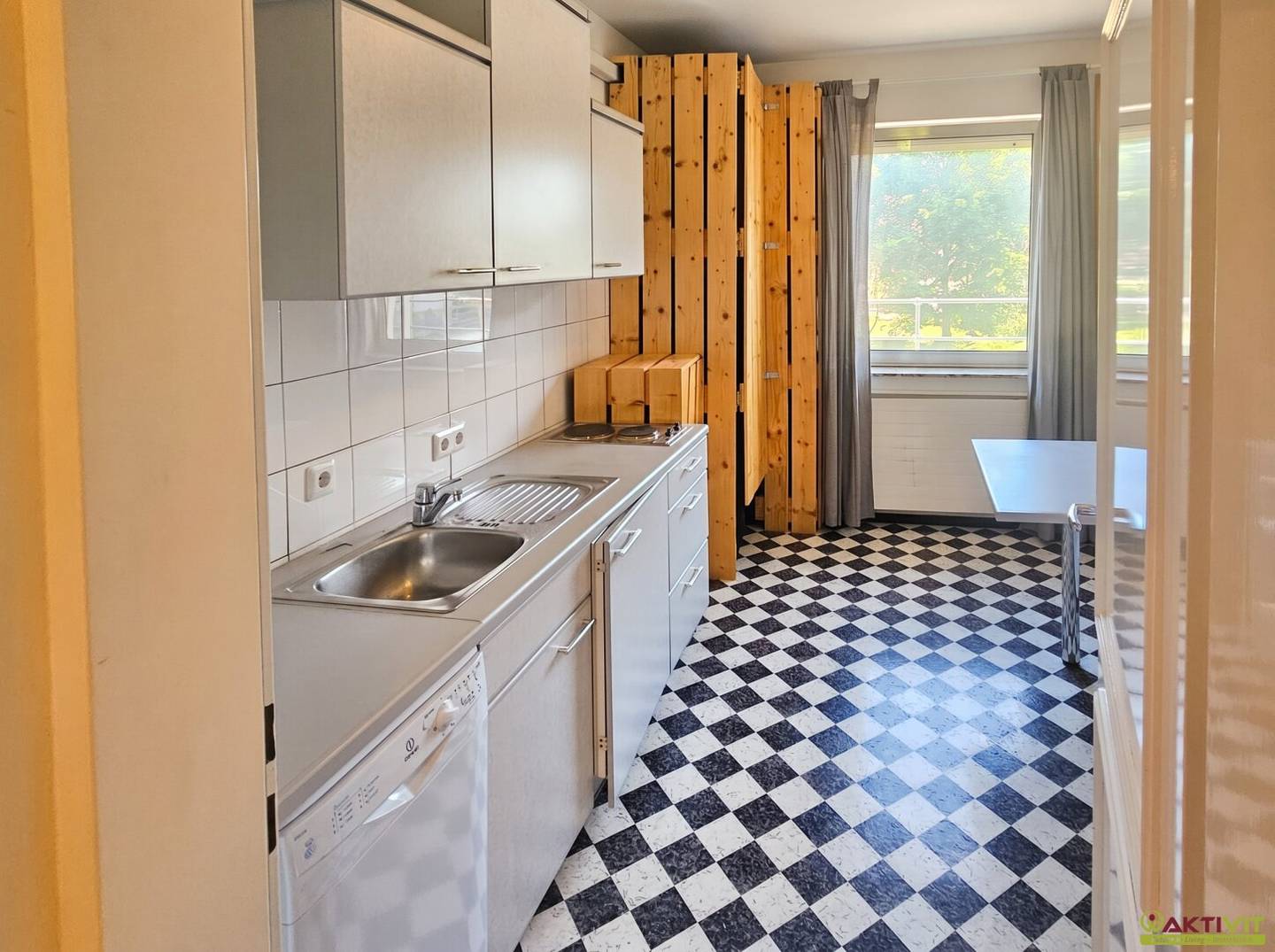 Wohnen und Arbeiten? Großzügige Wohnung/Büro mit Dachterrasse nahe Gleisdorf.