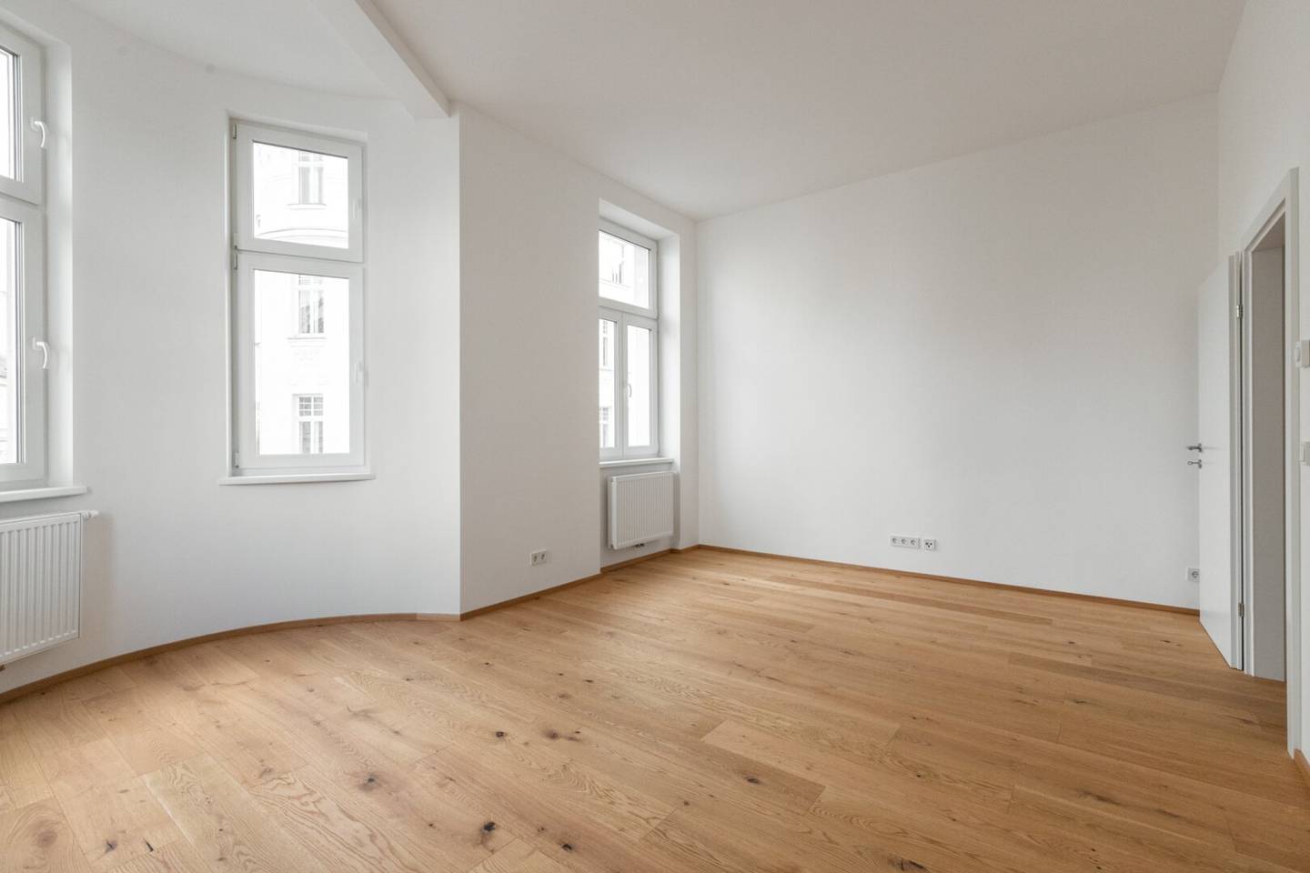 Price hit! 3-room old building apartment | FIRST OCCUPANCY | 7th district