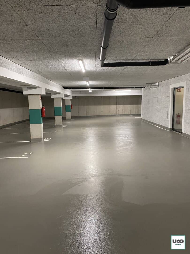 Großzügiger Tiefgaragenparkplatz in Golling