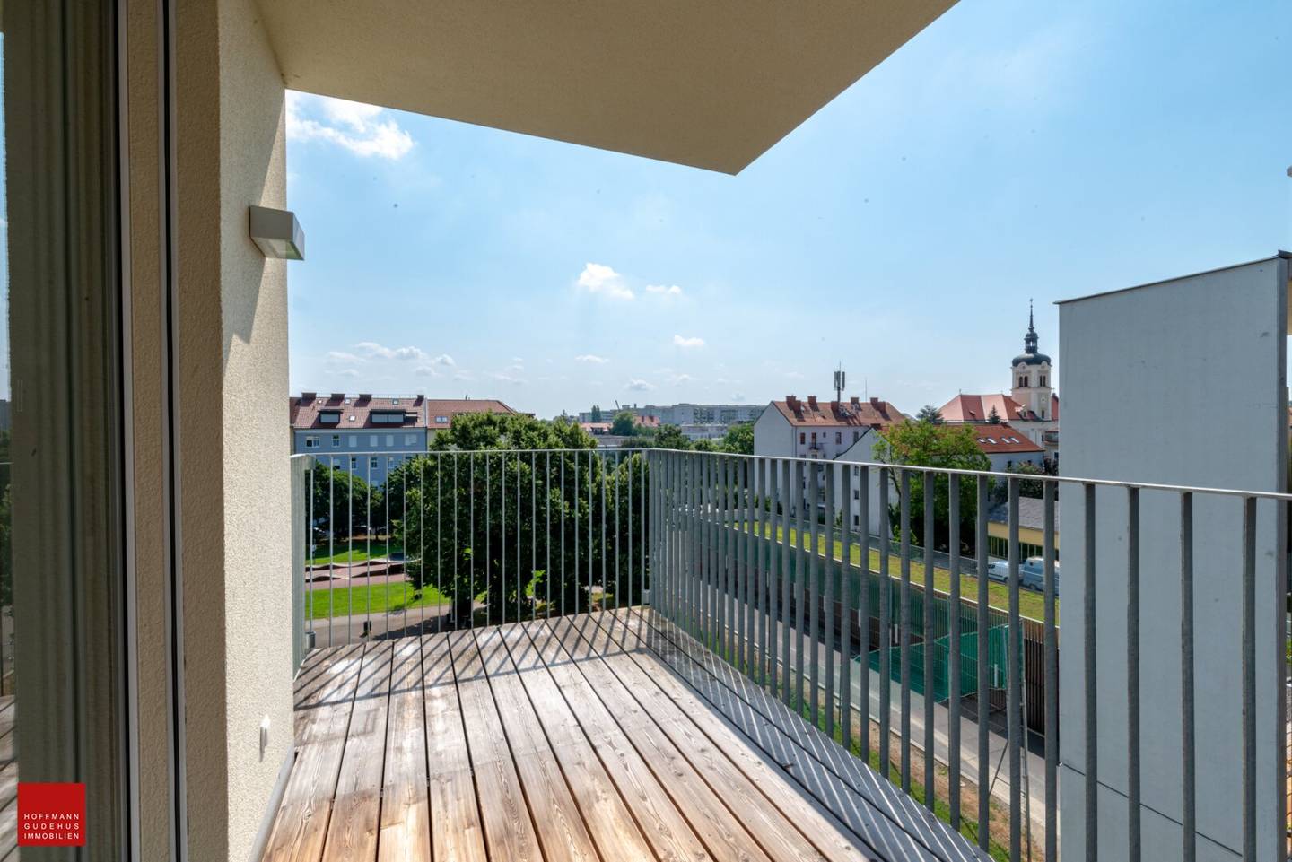 Modern 3 room apartment with balcony