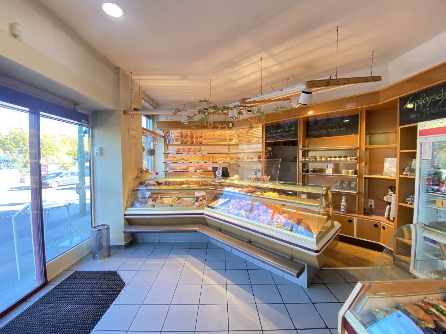 GESCHÄFTSLOKAL + Weidlinger Straße + FREQUENZLAGE - ehemals BÄCKEREI!