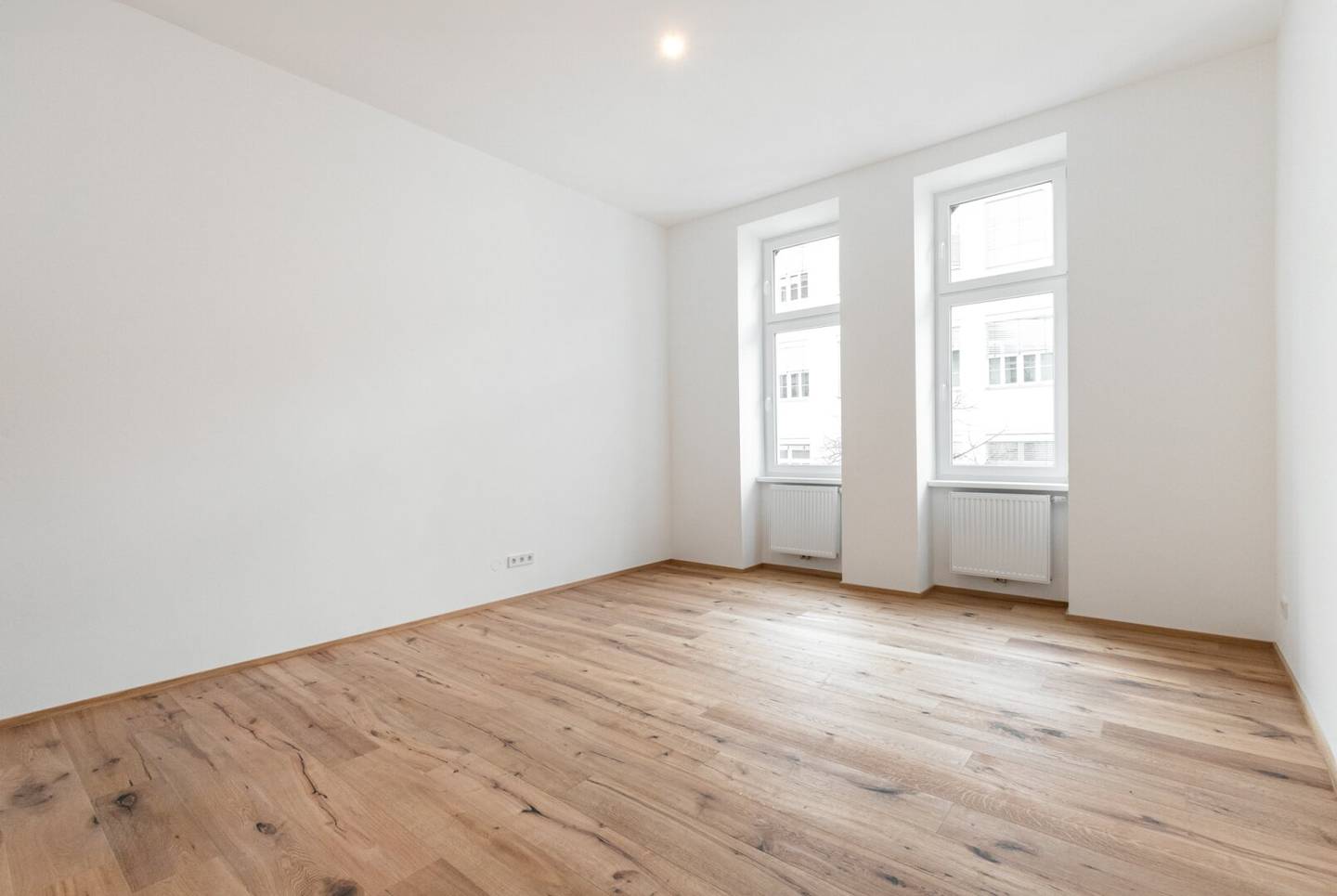 Balcony apartment near Augarten! 2 room old building first occupancy!