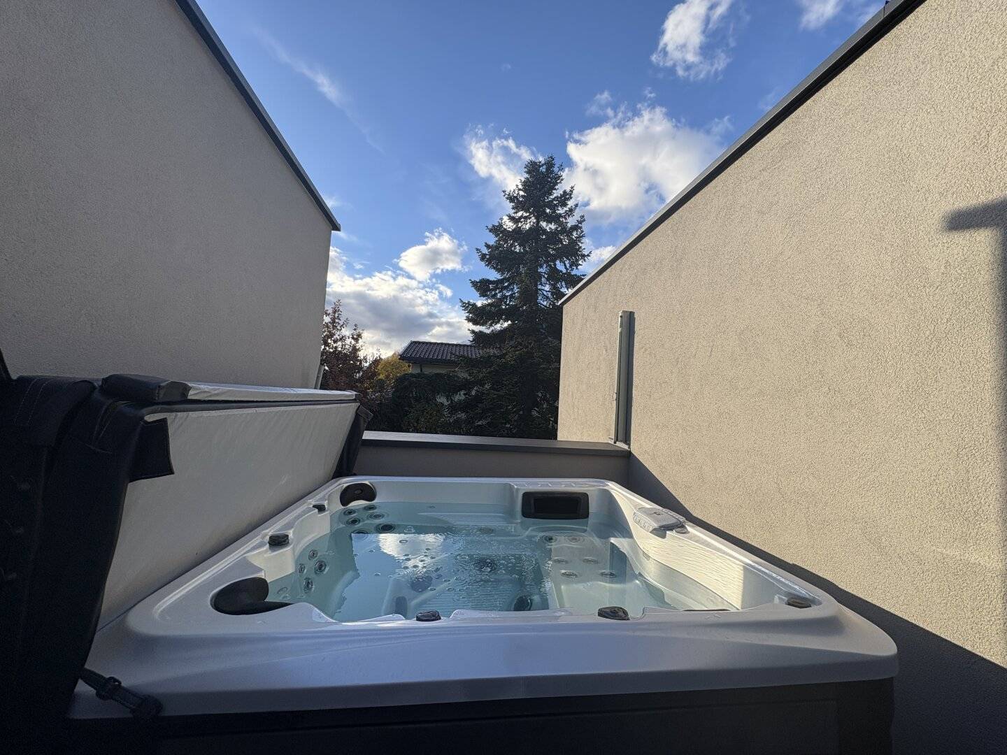 Mils bei Hall End of Terrace House Living with Two Gardens Whirlpool and Mountain View