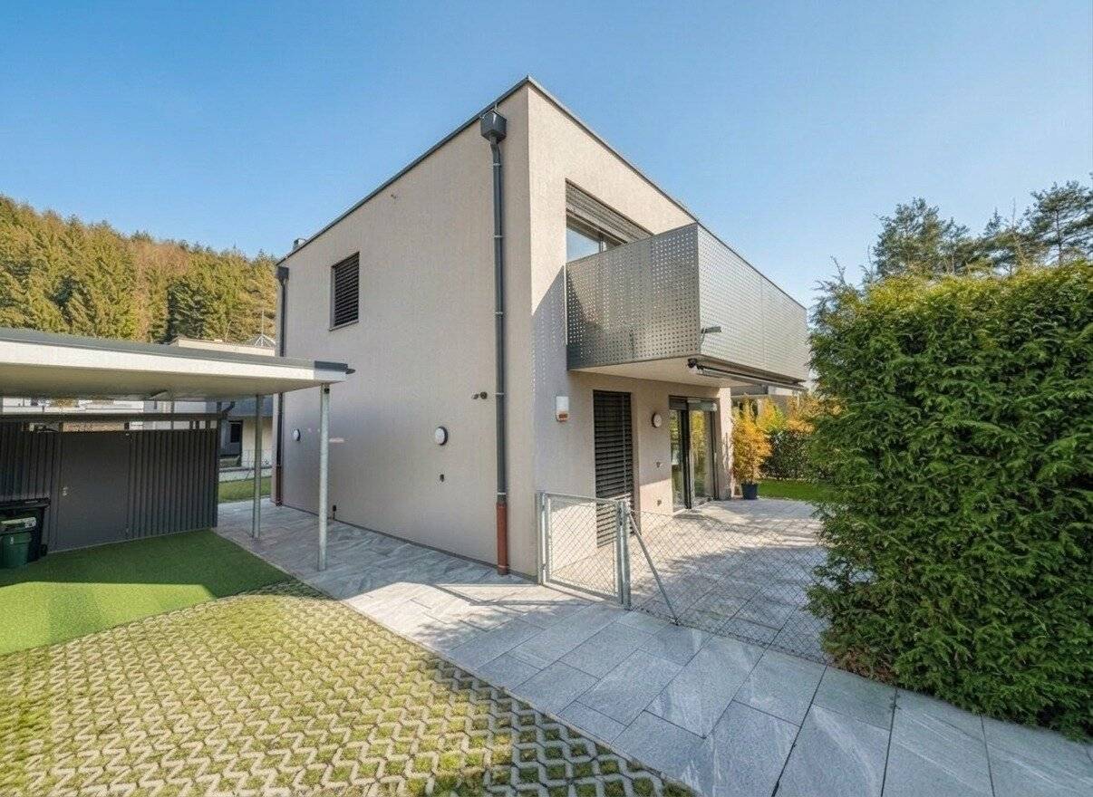 Mils bei Hall End of Terrace House Living with Two Gardens Whirlpool and Mountain View